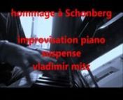 Arnold Schoenberg est un musicien et peintre novateur; une expo récente au MAHJ a mobtré la diversité e ses talents picturaux et harmoniques.nj&#39;ai voulu, à ma façon , lui rendre un hommage par une improvisation au piano, pour évoquer son talent unique: ouvrir un nouveau champ musical, plus libre et non reliè aux règles d&#39;harmonie traditionnelle.