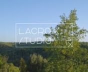Réalisation d&#39;une vidéo immobilière d&#39;un Airbnb luxury retreats par Lacroix Studio.n(vidéo filmée en 4k et exportée en 1080p pour Vimeo)nnnMatériel :nAppareil - Sony A7 SIIInObjectif - Sony Zeiss F4 16-35mmnStabilisateur - Ronin SCnDrone - DJI Mavic 2 Pro nnnMusique :nTitre:LockdownnAuteur: Baribal &amp; PoldnSource: https://soundcloud.com/pold-musicnLicence: https://creativecommons.org/licenses/...nTéléchargement (3MB): https://auboutdufil.com/?id=641