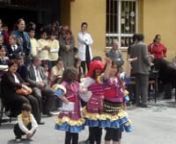 23 Nisan 2009 &#124; Beylerbeyi İlköğretim Okulu 3-A Sınıfı Halk Oyunları Ekibi Kardeş Türküler&#39;den Şugar şarkısıeşliğinde Kırklareli ve Roman danslarından örnekler sergiliyor