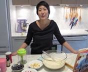 Cravings editor Celia Cheng recommends three gifts and demonstrates how to make blueberry pancakes and strawberry-banana smoothies for Mother&#39;s Day using a Tupperware Chef Series Griddle, Tupperware Smooth Chopper and Warren Brown&#39;s blueberry pancake recipe from