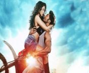Crakk movie review: Nora Fatehi, Vidyut Jammwal, Arjun Rampal and Amy Jackson film.&#60;br/&#62;The film opens with Siddharth Dixit aka Siddhu (Vidyut Jammwal), a slum dweller in Mumbai trying dangerous, life-threatening stunts on a moving local train. He leans out of the door, touches poles, climbs on the top and runs from one compartment to another like a cakewalk. His friends call him crack (crazy in the head). Though crack is also an adjective used for very well trained and skilful sports players, I&#39;m not sure if Crakk actually intended to play on this very emotion. Here, it&#39;s Vidyut&#39;s eccentricities, his passion for trying potentially-fatal stunts, and extreme sports that form the crux of the plot.&#60;br/&#62;