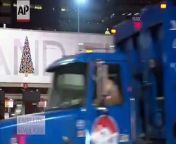 A holiday wreath was removed from the Holland Tunnel, which links New York to New Jersey.