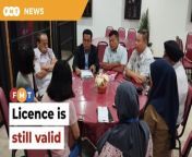 Xin Jian Chang Sdn Bhd says it has been given 30 days to submit a written statement before a decision is made on its business licence.&#60;br/&#62;&#60;br/&#62;Read More:&#60;br/&#62;https://www.freemalaysiatoday.com/category/nation/2024/03/21/vendor-in-allah-socks-controversy-says-licence-still-valid/&#60;br/&#62;&#60;br/&#62;Laporan Lanjut:&#60;br/&#62;https://www.freemalaysiatoday.com/category/bahasa/tempatan/2024/03/21/stoking-kalimah-allah-lesen-perniagaan-kami-masih-sah-kata-vendor-kk-mart/&#60;br/&#62;&#60;br/&#62;Free Malaysia Today is an independent, bi-lingual news portal with a focus on Malaysian current affairs.&#60;br/&#62;&#60;br/&#62;Subscribe to our channel - http://bit.ly/2Qo08ry&#60;br/&#62;------------------------------------------------------------------------------------------------------------------------------------------------------&#60;br/&#62;Check us out at https://www.freemalaysiatoday.com&#60;br/&#62;Follow FMT on Facebook: https://bit.ly/49JJoo5&#60;br/&#62;Follow FMT on Dailymotion: https://bit.ly/2WGITHM&#60;br/&#62;Follow FMT on X: https://bit.ly/48zARSW &#60;br/&#62;Follow FMT on Instagram: https://bit.ly/48Cq76h&#60;br/&#62;Follow FMT on TikTok : https://bit.ly/3uKuQFp&#60;br/&#62;Follow FMT Berita on TikTok: https://bit.ly/48vpnQG &#60;br/&#62;Follow FMT Telegram - https://bit.ly/42VyzMX&#60;br/&#62;Follow FMT LinkedIn - https://bit.ly/42YytEb&#60;br/&#62;Follow FMT Lifestyle on Instagram: https://bit.ly/42WrsUj&#60;br/&#62;Follow FMT on WhatsApp: https://bit.ly/49GMbxW &#60;br/&#62;------------------------------------------------------------------------------------------------------------------------------------------------------&#60;br/&#62;Download FMT News App:&#60;br/&#62;Google Play – http://bit.ly/2YSuV46&#60;br/&#62;App Store – https://apple.co/2HNH7gZ&#60;br/&#62;Huawei AppGallery - https://bit.ly/2D2OpNP&#60;br/&#62;&#60;br/&#62;#FMTNews #Licence #Revoked #XinJiangChang