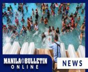 Visitors at Hidden Sanctuary Resort in Marilao, Bulacan Province, grab blocks of ice that were dumped by pool attendants amid the extreme heat on Sunday, May 5.&#60;br/&#62;&#60;br/&#62;The Philippine Atmospheric, Geophysical, and Astronomical Services Administration (PAGASA) said that the hot and humid weather may still be experienced in the country due to easterlies or warm winds from the Pacific Ocean. (MB Video by Noel B. Pabalate)&#60;br/&#62;&#60;br/&#62;Subscribe to the Manila Bulletin Online channel! - https://www.youtube.com/TheManilaBulletin&#60;br/&#62;&#60;br/&#62;Visit our website at http://mb.com.ph&#60;br/&#62;Facebook: https://www.facebook.com/manilabulletin&#60;br/&#62;Twitter: https://www.twitter.com/manila_bulletin&#60;br/&#62;Instagram: https://instagram.com/manilabulletin&#60;br/&#62;Tiktok: https://www.tiktok.com/@manilabulletin&#60;br/&#62;&#60;br/&#62;#ManilaBulletinOnline&#60;br/&#62;#ManilaBulletin&#60;br/&#62;#LatestNews&#60;br/&#62;