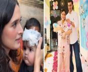 Yeh Rishta Kya Kehlata Hai Fame Pankhuri Awasthy fails to cover daughter&#39;s face, First glimpse seen. watch video to know more &#60;br/&#62; &#60;br/&#62;#PankhuriAwasthy #PankhuriAwasthyBaby #PankhuriAwasthyBabyFace &#60;br/&#62;~HT.99~PR.132~